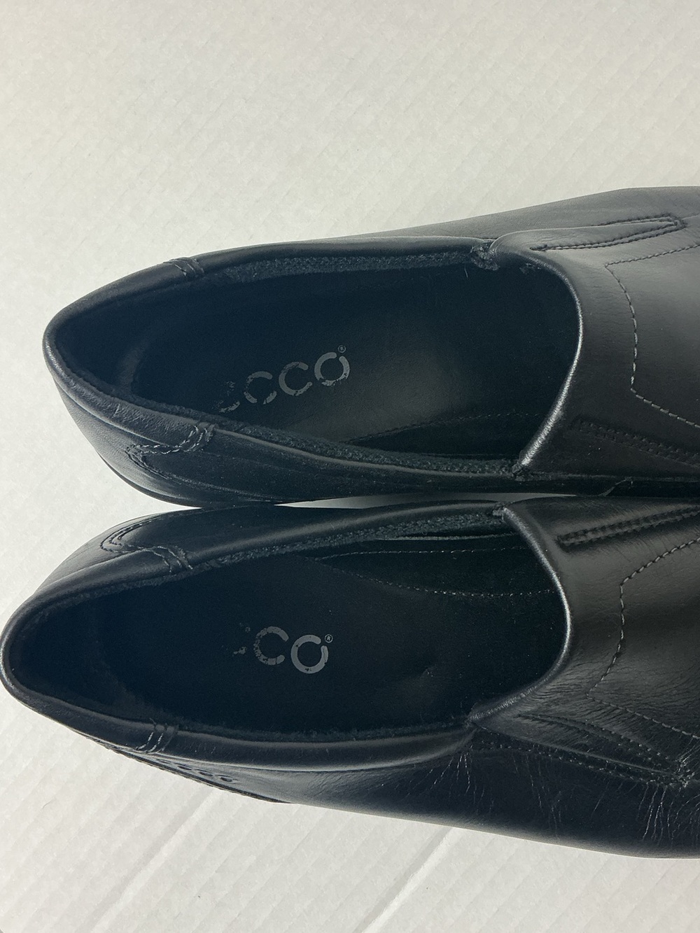 Ecco Women’s Black Leather Slip-On Loafers — Classic Square Toe Size 6.5 - Picture 4 of 5
